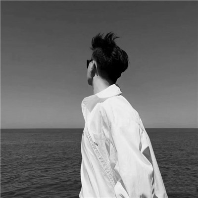 男生黑白高级感头像
