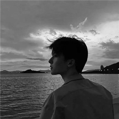 男生黑白高级感头像