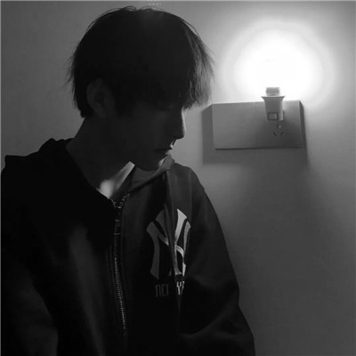 男生黑白高级感头像