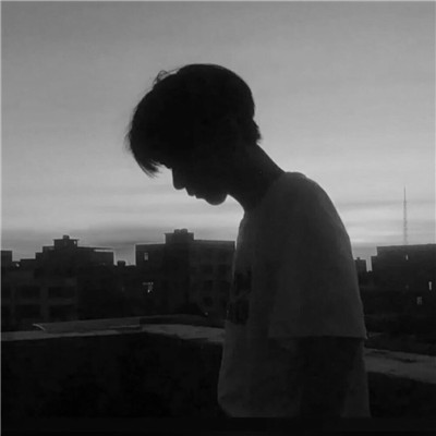 男生黑白高级感头像