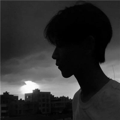 男生黑白高级感头像