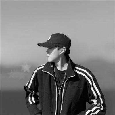 男生黑白高级感头像