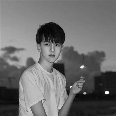 男生黑白高级感头像