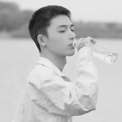 网图男生头像黑白