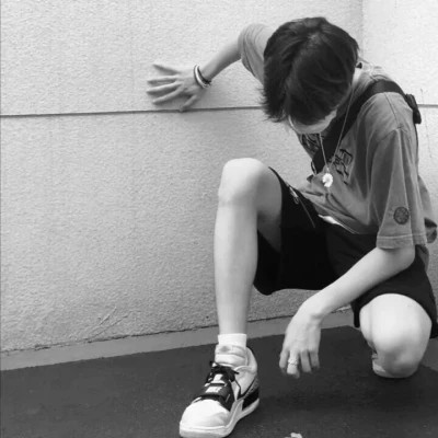 网图男生头像黑白