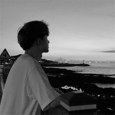 网图男生头像黑白