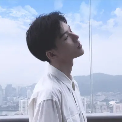 2025年最火帅气男生QQ头像