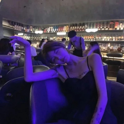 微信一男一女单人情侣头像
