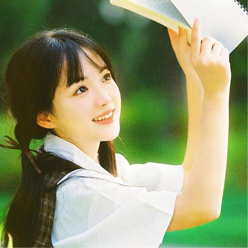 2025年最火爆的女生头像