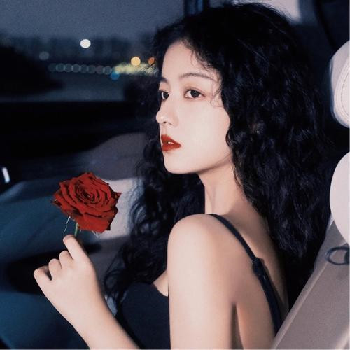 2025年最火爆的女生头像