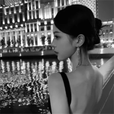 高冷成熟御姐黑白头像