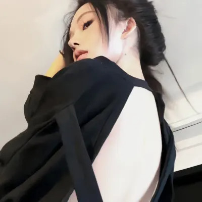 身材劲爆的女头像