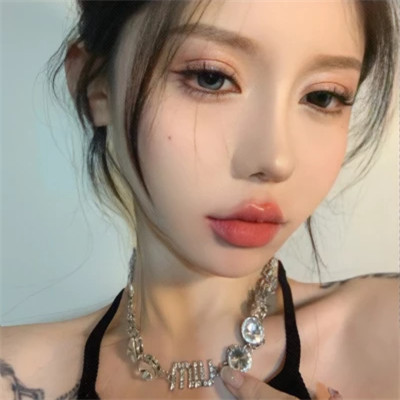 好看又成熟的头像女生