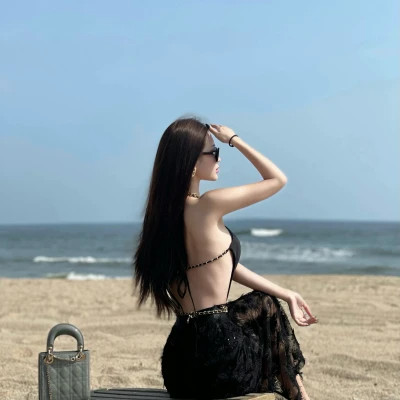 2025最新不露脸气质女生微信头像