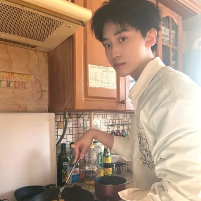 照片男的帅气图片真人头像