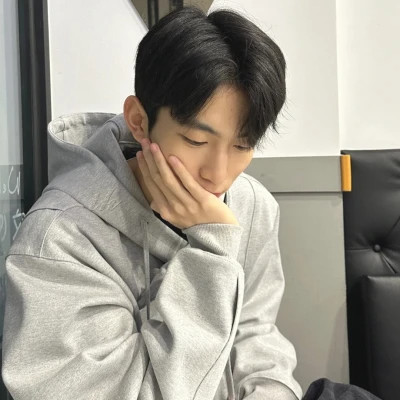 微信好看的真人男生头像