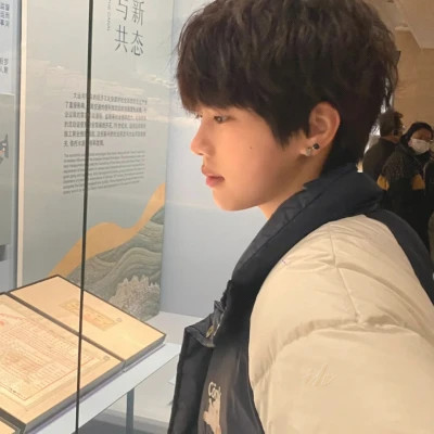 微信帅气男生真人头像