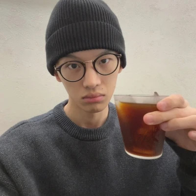 微信帅气男生真人头像