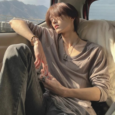 2025高颜值又个性的男生头像真人