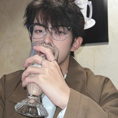 2025高颜值又个性的男生头像真人