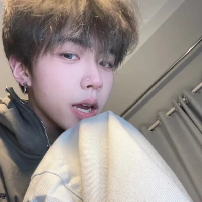2025高颜值又个性的男生头像真人