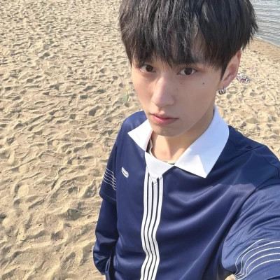 2025高颜值又个性的男生头像真人