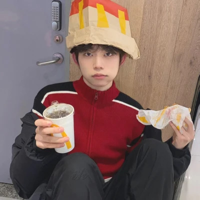 2025高颜值又个性的男生头像真人