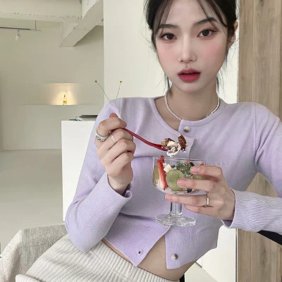 又咸又甜的头像女