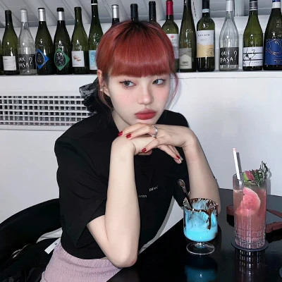 又咸又甜的头像女