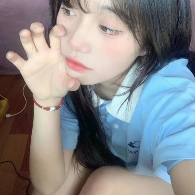 又咸又甜的头像女
