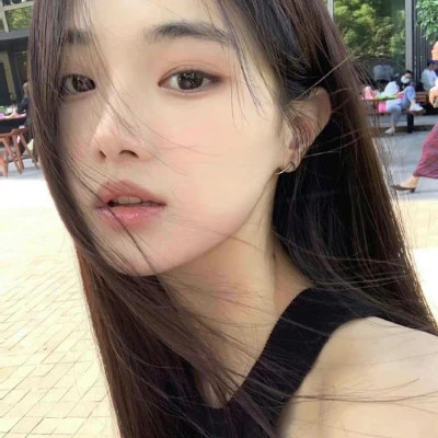 又咸又甜的头像女