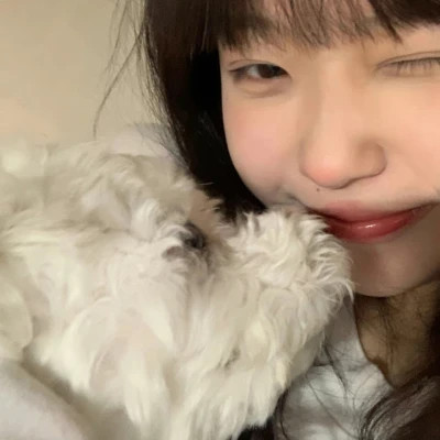 又咸又甜的头像女