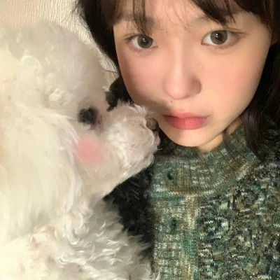 又咸又甜的头像女