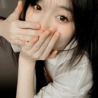 又咸又甜的头像女
