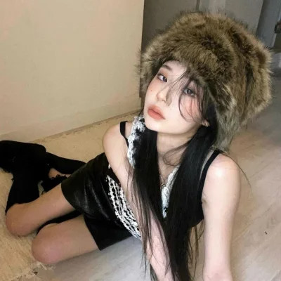 又咸又甜的头像女