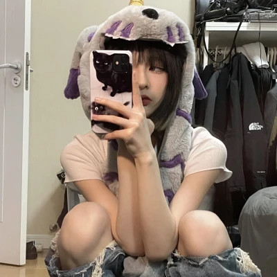 又咸又甜的头像女