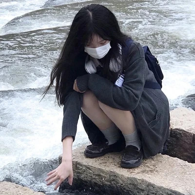 又咸又甜的头像女