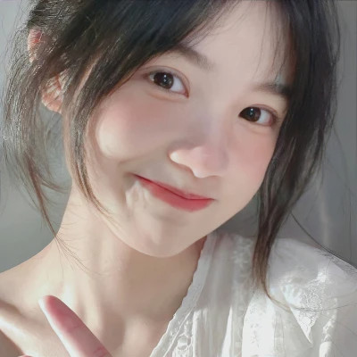 又咸又甜的头像女