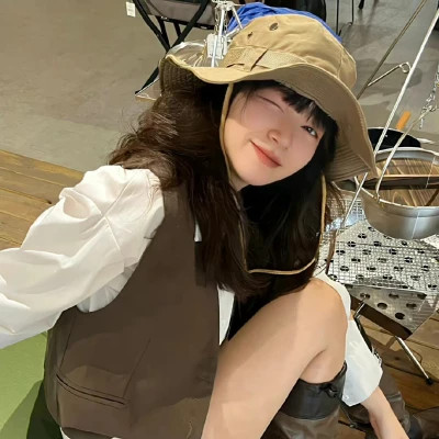 又咸又甜的头像女