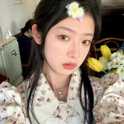 又咸又甜的头像女