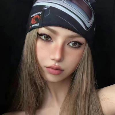 又咸又甜的头像女