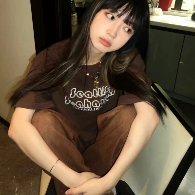 又咸又甜的头像女