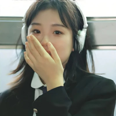 可盐可甜的头像真人女生
