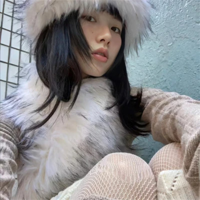 可盐可甜的头像真人女生