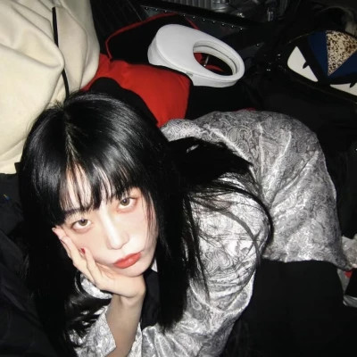 可盐可甜的头像真人女生