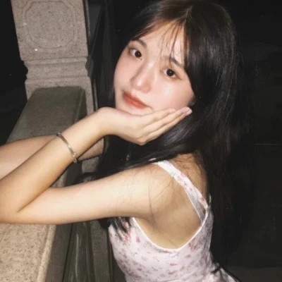 可盐可甜的头像真人女生