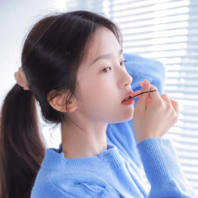 简单干净气质的好看女生头像