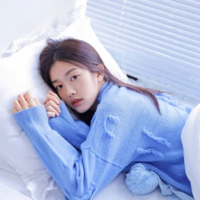 简单干净气质的好看女生头像