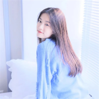 简单有气质随意的好看女生头像
