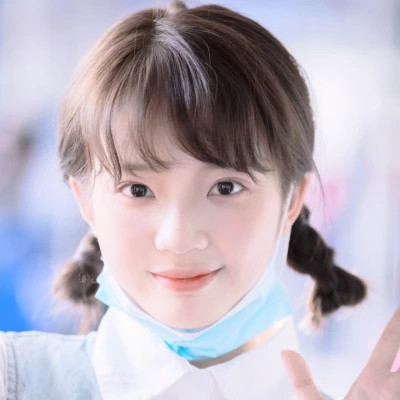 简单有气质随意的好看女生头像